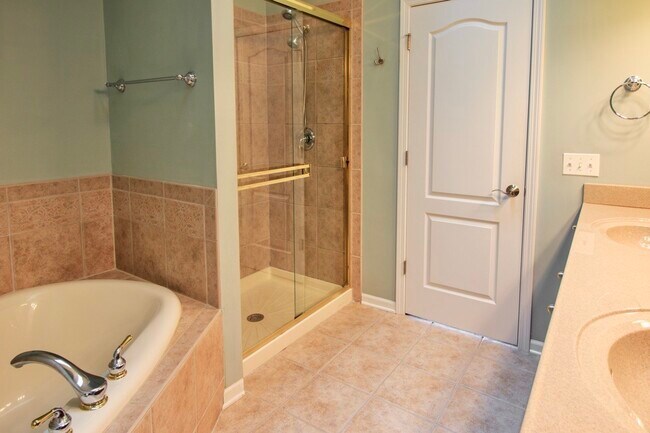 Building Photo - 24813 Ironwood Ct