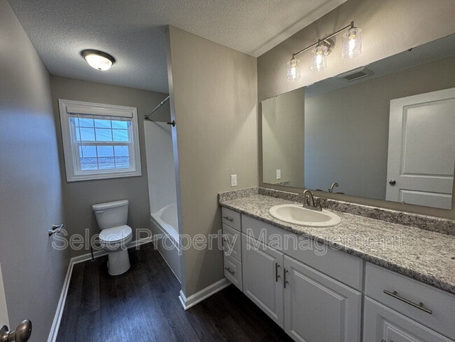 Building Photo - 1032 Matteoti Ct