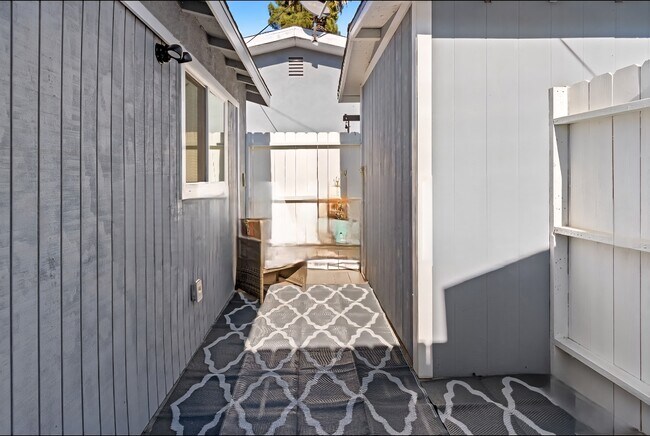 Building Photo - 4159 La Salle Ave