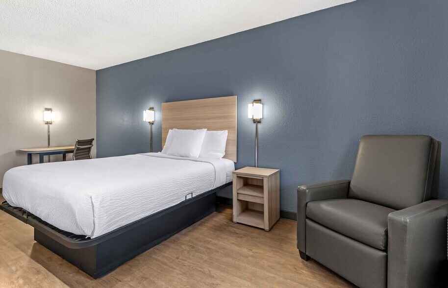 Building Photo - Furnished Studio-Longview