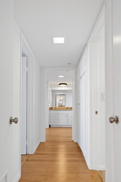 Building Photo - 10535 Wilshire Blvd