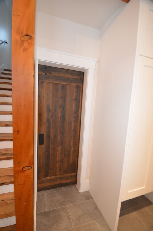 Building Photo - 300 Washington Rd