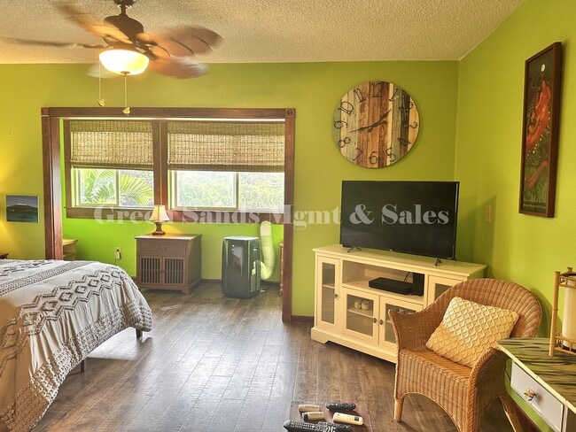 Building Photo - Beachfront Condo