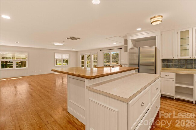 Building Photo - 118 Revere Dr