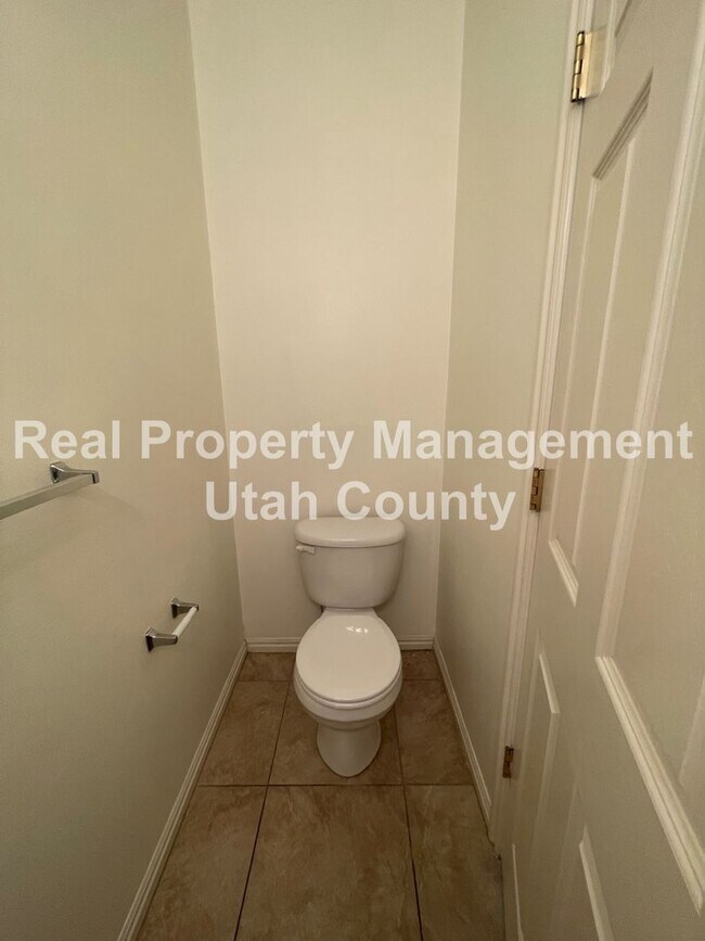 Building Photo - Stunning Townhome in Lehi