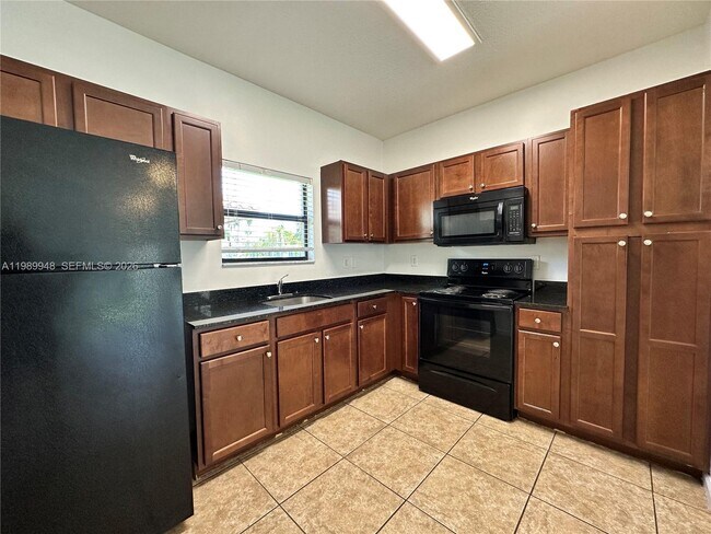 Building Photo - 1027 NE 10th Ave