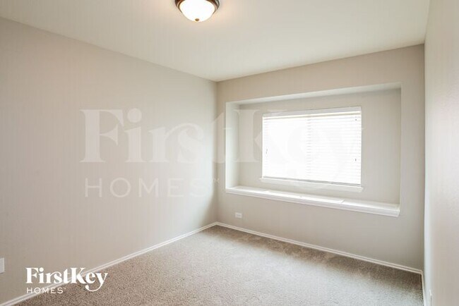 Building Photo - 208 Flatwood Dr