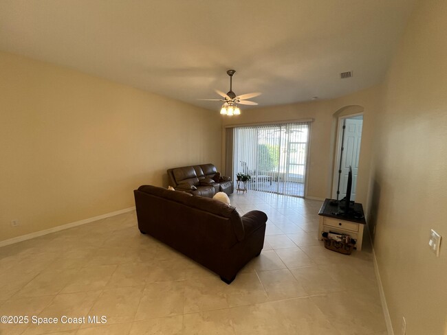 Building Photo - 3893 Carambola Cir