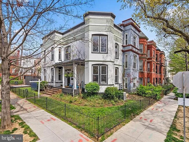 Primary Photo - 1625 First St NE