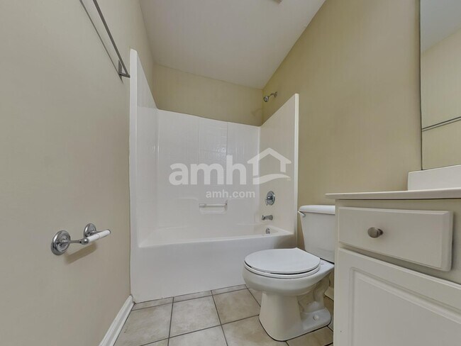 Building Photo - 2116 Benchmark Dr SW