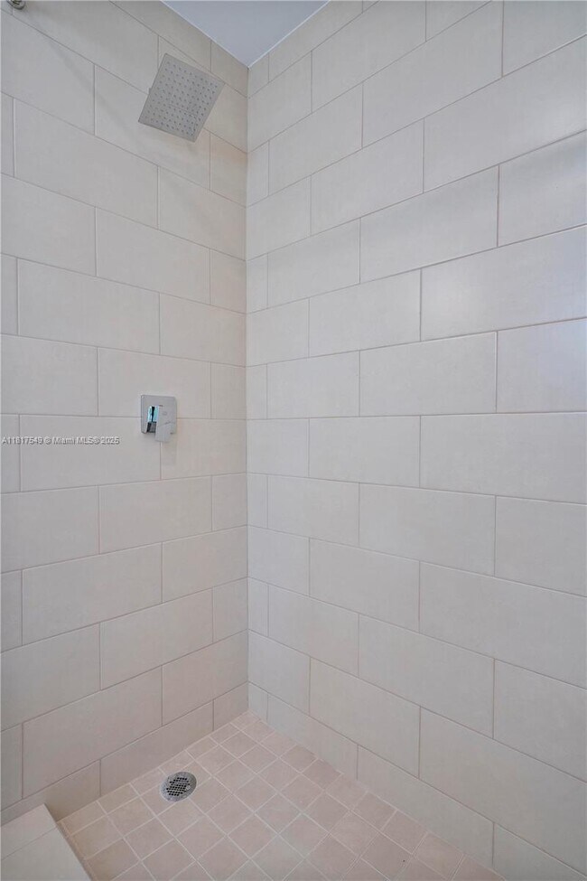 Building Photo - 490 NE 141st St