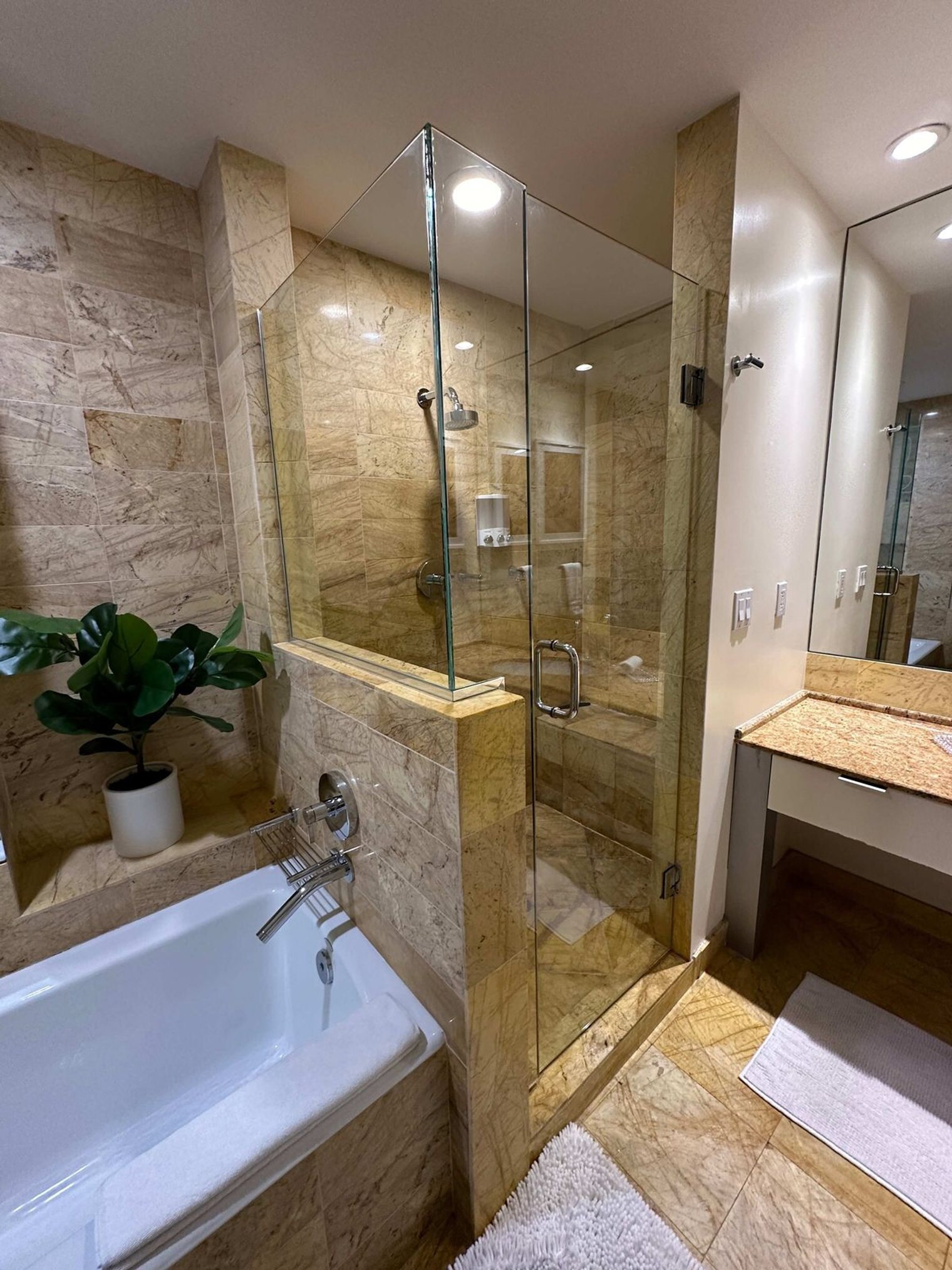 Building Photo - 1395 Brickell Bay Dr