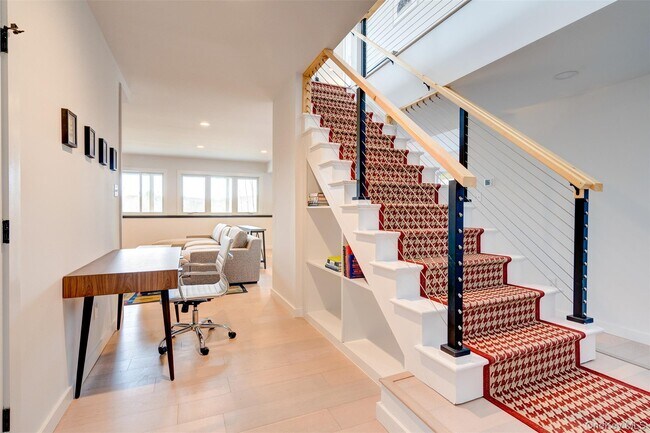 Building Photo - 90 Meadow Ln