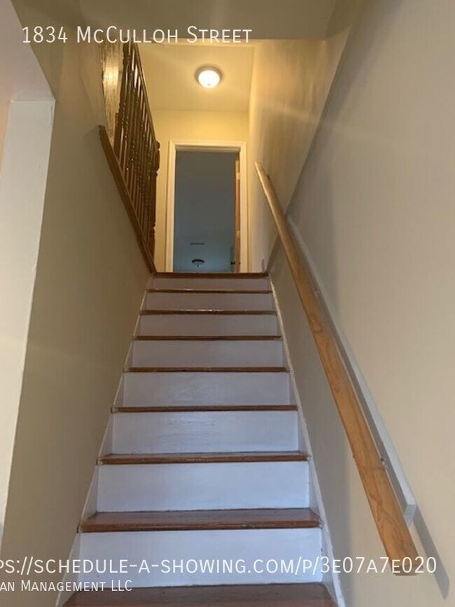 Building Photo - Enormous Rowhome in Madison Park - Close t...