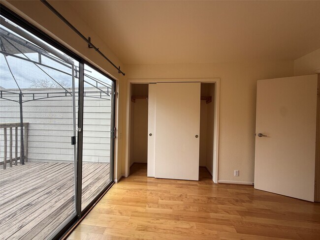 Building Photo - 1629 S Kirkwood Rd