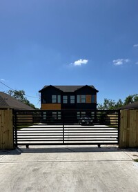Building Photo - The Maggie House