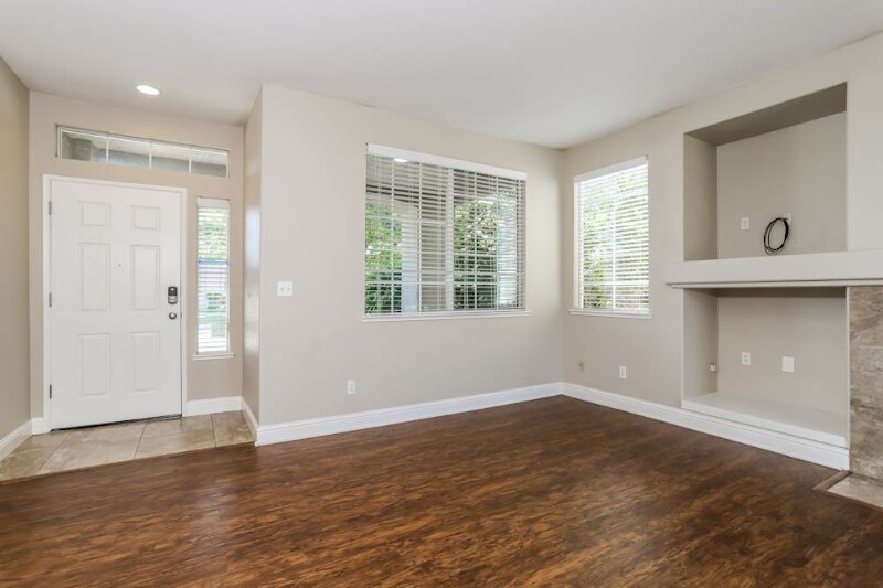 Building Photo - 9396 Lakepoint Dr