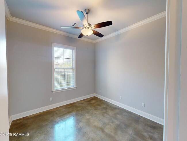 Building Photo - 405 Dunvegan Ct