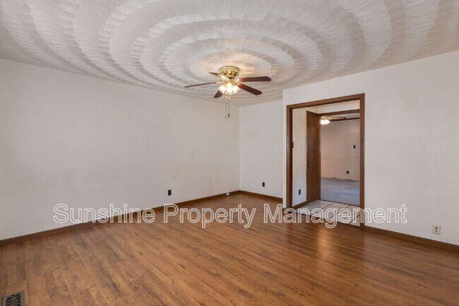 Building Photo - 512 Winwood Dr