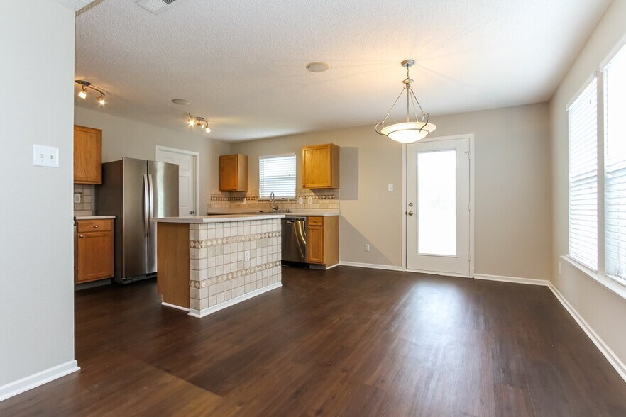 Building Photo - 6906 W Dover Pl