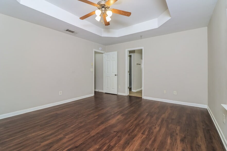 Building Photo - 204 Ranier Ct.