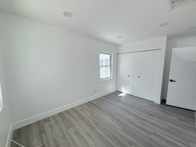 Building Photo - 311 Wren Ave