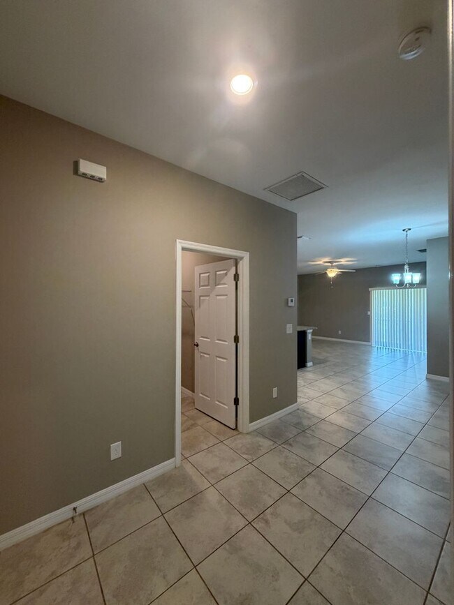 Building Photo - 1039 San Cristobal Ave