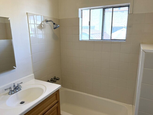 Building Photo - 469