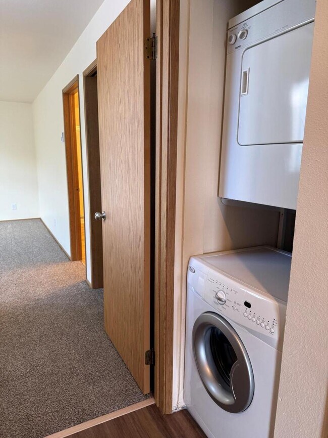Building Photo - 2 bedroom in Seattle WA 98119
