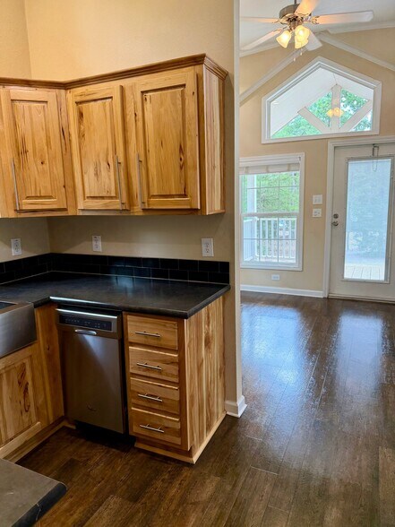 Building Photo - 17398 Countrywood