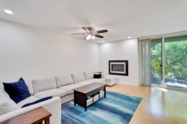 Building Photo - 505 Cypress Point Dr