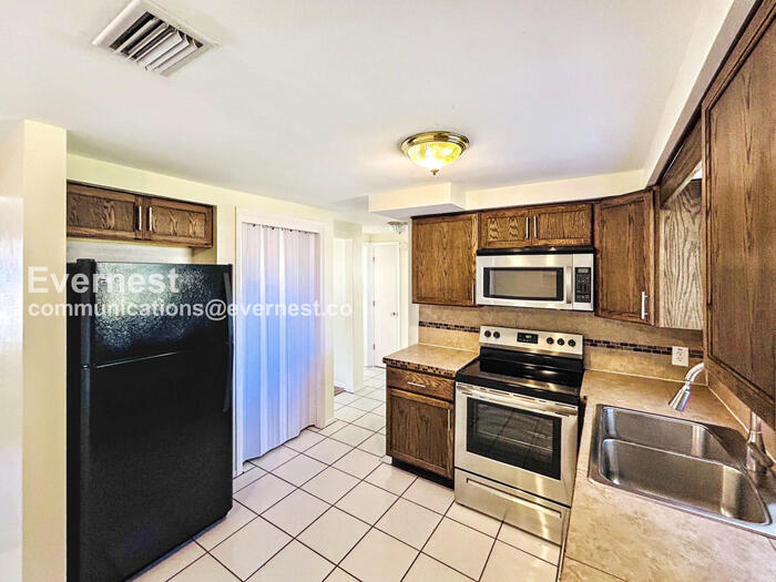 Building Photo - 3600 Berkshire St