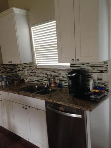 Building Photo - 1009 Kiowa Dr E