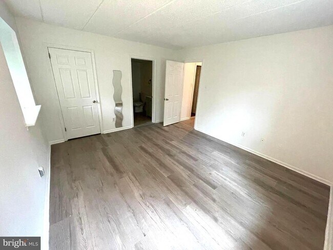 Building Photo - 62 Le Forge Ct