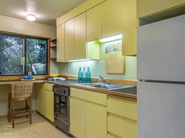 Kitchen - 2741 SE 32nd Ave