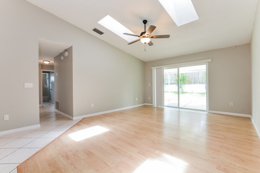 Building Photo - 1058 Dees Dr