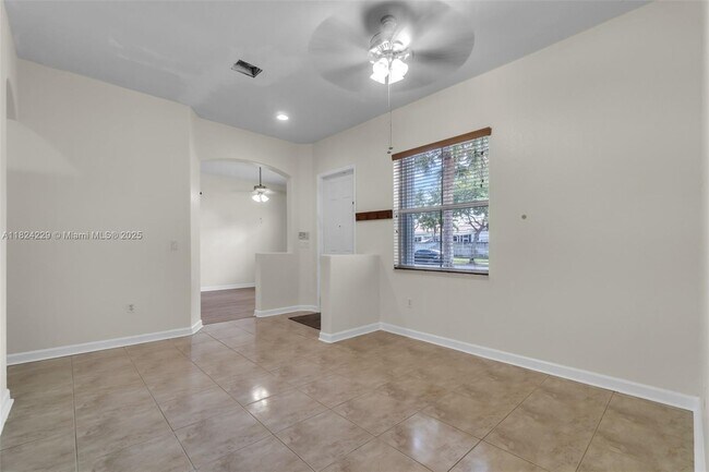 Building Photo - 1221 SE 17th Ave