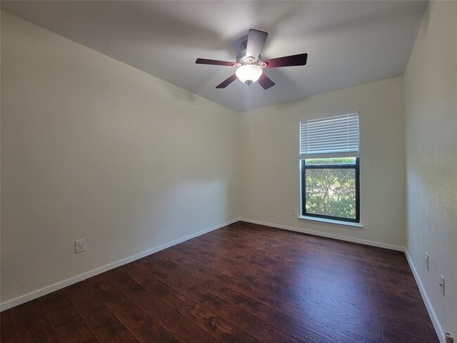 Building Photo - 2705 Riviera Dr