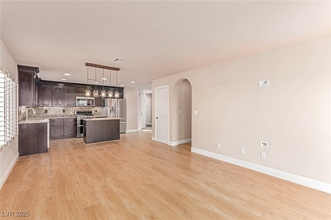 Building Photo - 10275 Headrick Dr