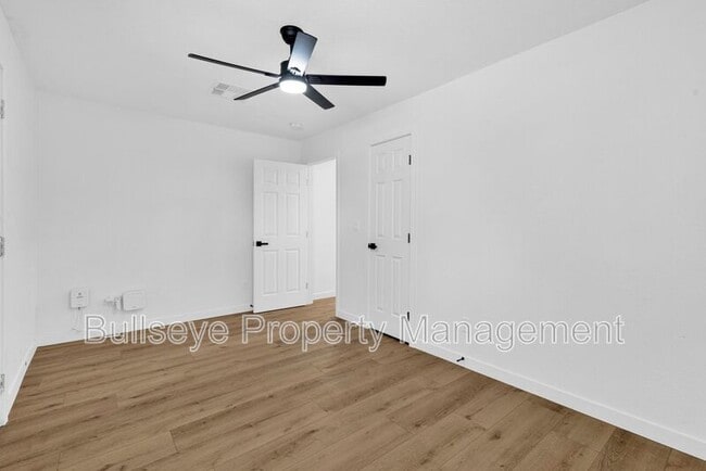 Building Photo - 3138 W Elm St