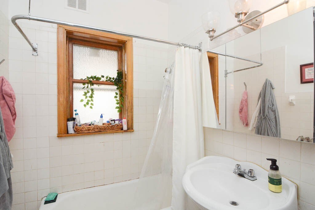 Building Photo - 1400 W Rosemont Ave