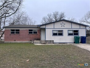 Building Photo - 2101 Urbantke Ln