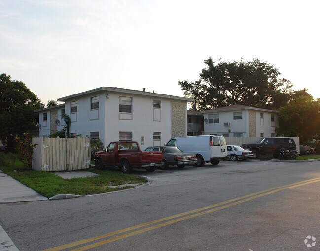 Building Photo - 1816 Miami Rd