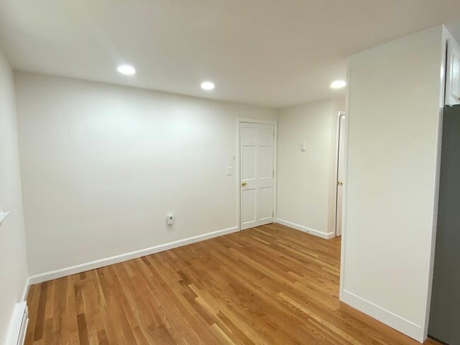 Building Photo - 197 W Wyoming Ave