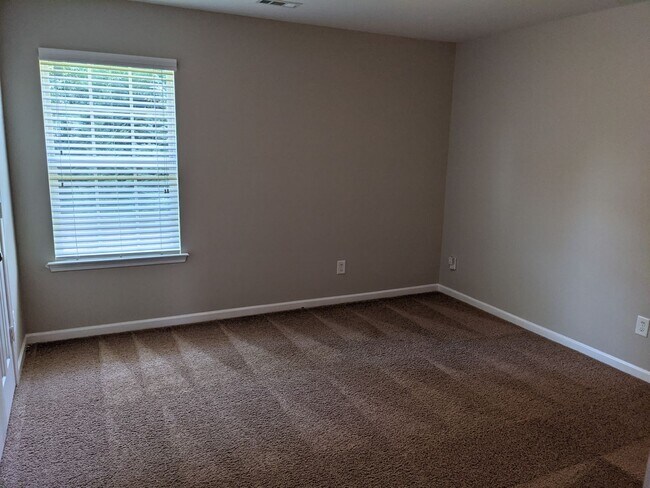 Building Photo - Gardens of Eastfield - Location, Location!