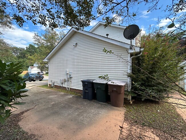 Building Photo - COMING SOON! N Greensboro, 4/2.5 home off of N Church St near Lake Jeanette & I-840