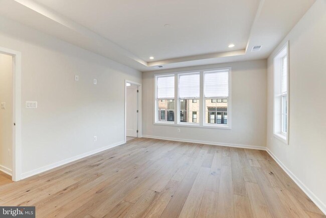 Building Photo - 43920 Ludwell Farm Square