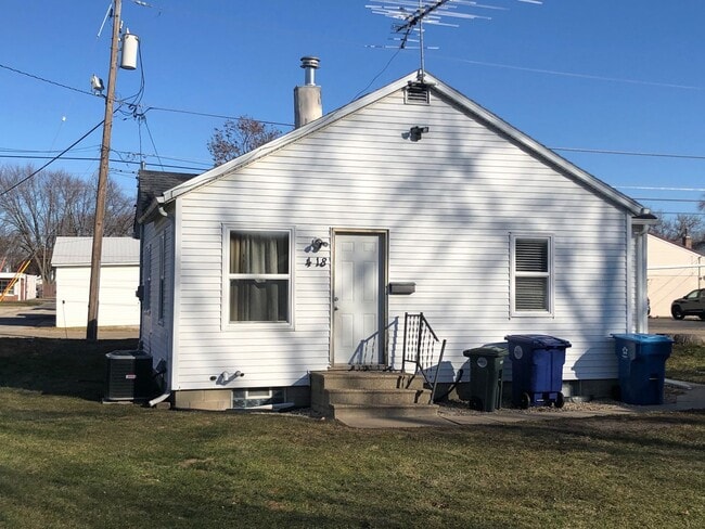 Building Photo - 2 bed, 1 bath home for rent in Waterloo