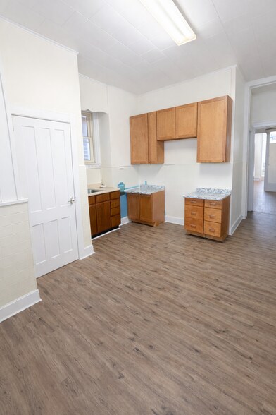 Building Photo - 166 5th Ave