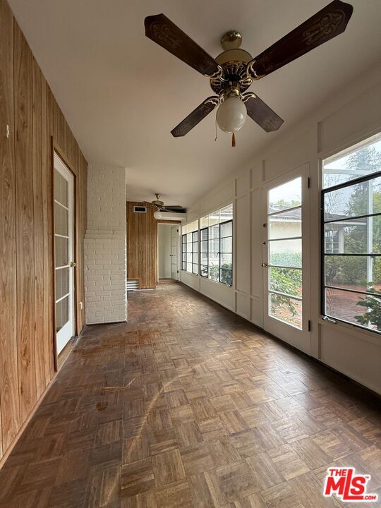 Building Photo - 15471 Victory Blvd